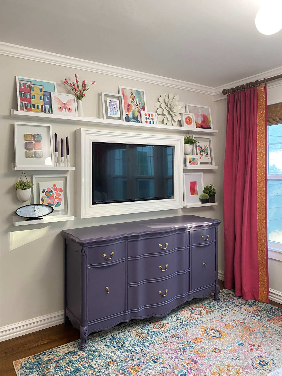 sitting room with framed wall mounted TV and picture ledge shelves